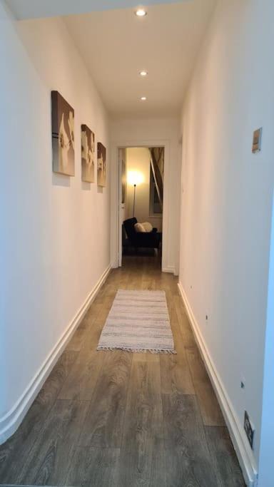 Luxury 1 Bedroom Flat In The Heart Of Wood Green 伦敦 外观 照片