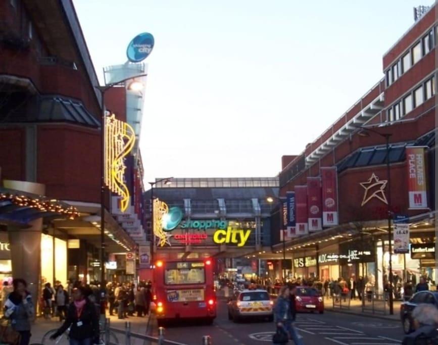 Luxury 1 Bedroom Flat In The Heart Of Wood Green 伦敦 外观 照片