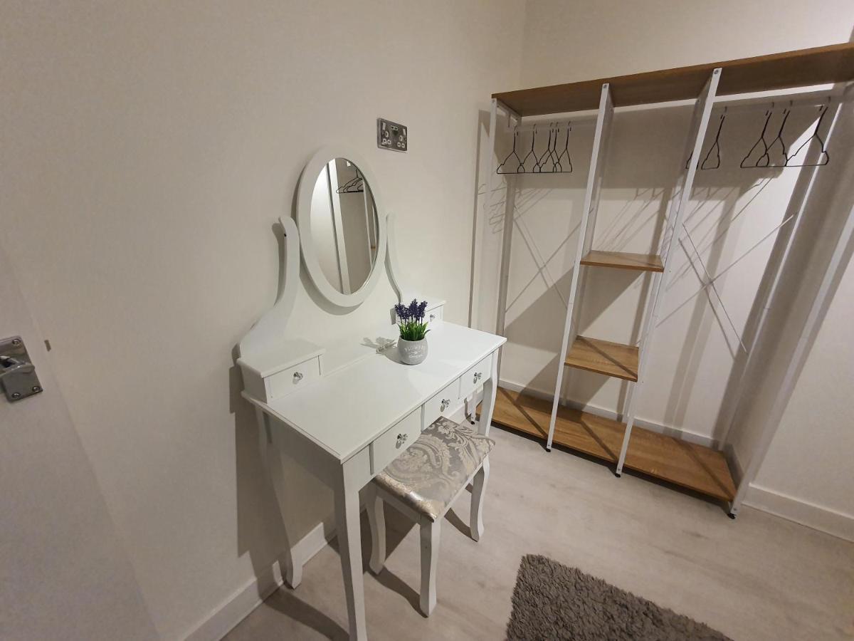 Luxury 1 Bedroom Flat In The Heart Of Wood Green 伦敦 外观 照片