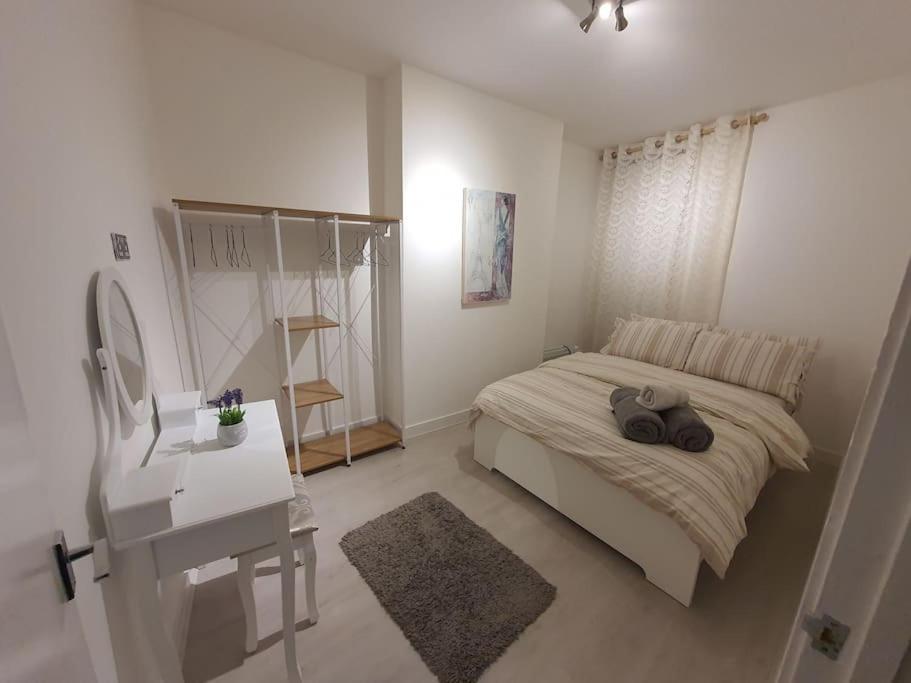 Luxury 1 Bedroom Flat In The Heart Of Wood Green 伦敦 外观 照片