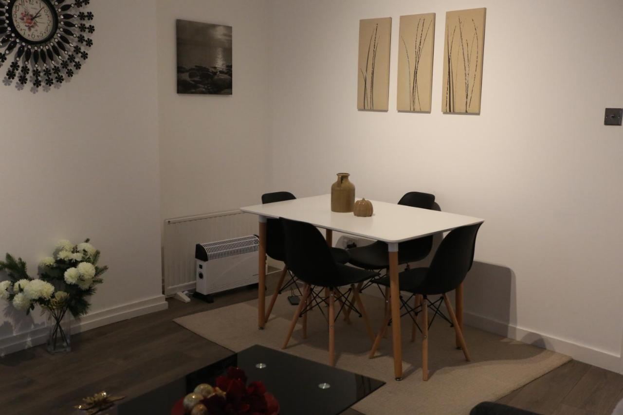 Luxury 1 Bedroom Flat In The Heart Of Wood Green 伦敦 外观 照片